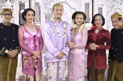 Omesh dan Acha Septriasa Menikah di Trailer 'Mengejar Malam Pertama'