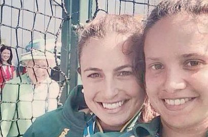 Ratu Elizabeth II Foto Selfie dengan Anggota Tim Hoki Australia