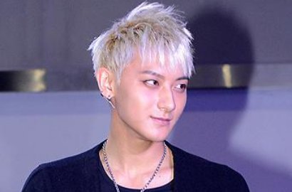 Tao EXO Tertusuk Karang dan Jalani Perawatan Intensif