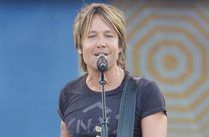 Puluhan Fans Jadi Korban di Konser Keith Urban