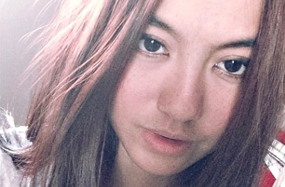 Agnes Monica Pamer Selca dengan Rambut Panjang