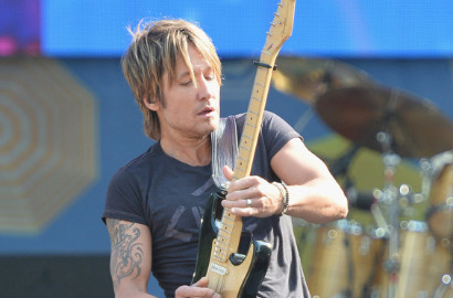 Tak Hanya Rusuh Pemabuk, Ada Pemerkosaan di Konser Keith Urban