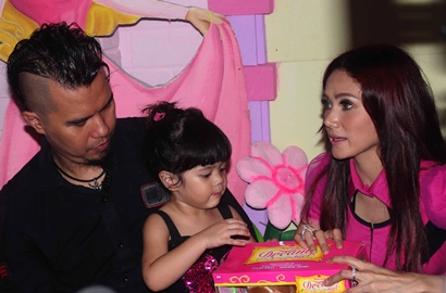 Mulan Jameela Akan Ziarah ke Makam Ayahnya dan Ahmad Dhani