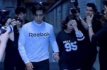 T.O.P Lindungi Sohee dari Paparazzi di Video Iklan Reebok
