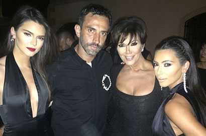 Kim Kardashian Topless Untuk Greeting Ulang Tahun