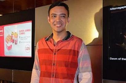 Cium Kaki Ibu, Sandy Tumiwa Minta Maaf