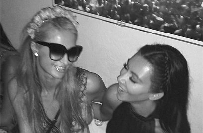 Kim Kardashian dan Paris Hilton Akhirnya Pamer Keakraban di Ibiza