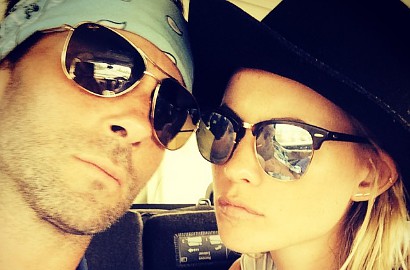 Adam Levine Selfie Pertama Bareng Istri Usai Menikah