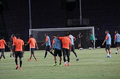 Juventus Latihan di Stadion GBK, Arturo Vidal Nonton dari Pinggir Lapangan