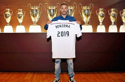 Karim Benzema Lima Tahun Lagi di Real Madrid