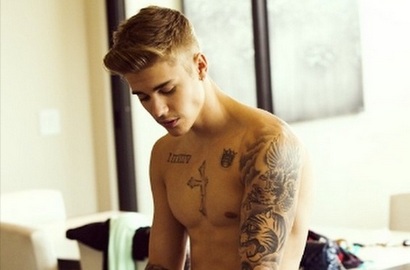 Justin Bieber Pamer Foto Syuting Iklan Pakaian Dalam di Instagram