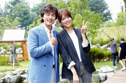Serasinya Kam Woo Sung dan Sooyoung di Lokasi 'My Spring Days'