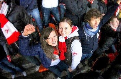 Fans Wanita Rusia Dipaksa Bugil Oleh Petugas Keamanan Stadion