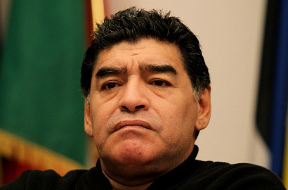 Cemburu, Diego Maradona Tampar Seorang Wartawan