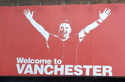 'Welcome to Vanchester' Sambut Debut Louis van Gaal di Kandang MU
