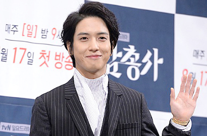 Yong Hwa CN Blue Janji Tunjukkan Akting Berbeda di 'Three Musketeers'