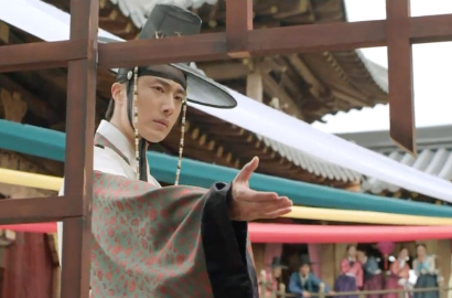 Jung Il Woo 'Selamatkan' Go Sung Hee di Eps 4 'Night Watchman'