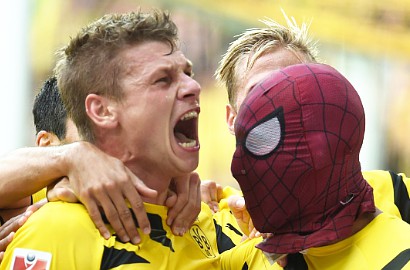 Ada 'Spiderman' di Laga Bayern Munchen vs Borussia Dortmund