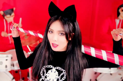 'War of Words' Sarankan HyunA Belajar Nyanyi Lagi