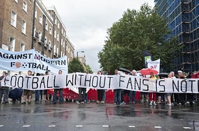 Fans Demo Mahalnya Tiket Liga Inggris
