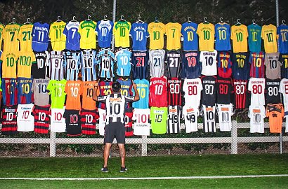 Fans Foto Bareng 78 Koleksi Jersey Ronaldinho