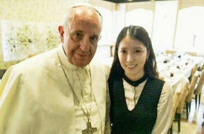 BoA Foto Bareng Paus Francis di 'Asia Youth Day'