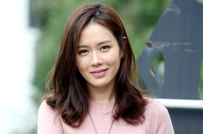 Son Ye Jin Akan Main di Film Thriller 'House Full of Happiness'