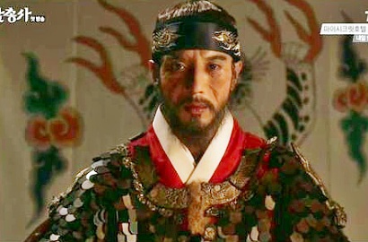 Episode 1 'The Three Musketeers', Jung Yong Hwa Jadi Kakek-Kakek