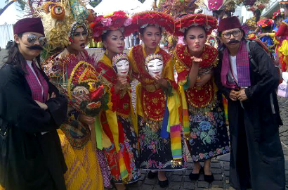 4 Ribu Seniman Meriahkan Pawai Seni dan Budaya di Istana Negara