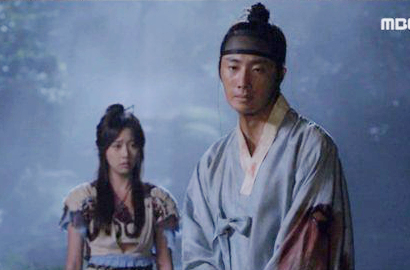 Jung Il Woo Diselamatkan Go Sung Hee di Eps 6 'Night Watchman'