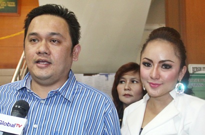 Farhat Abbas Berang Regina Diisukan Hamil 3 Bulan