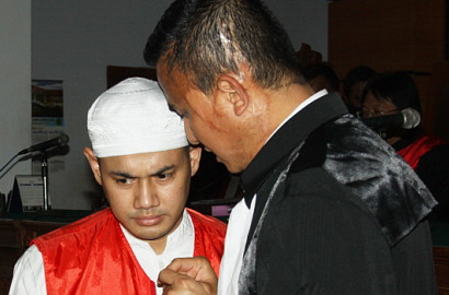 Pengacara Tak Puas Guntur Bumi Divonis 4 Bulan Penjara