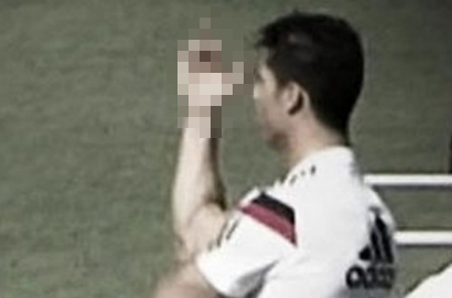 Cristiano Ronaldo Acungkan Jari Tengah Saat Latihan