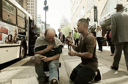 Potong Rambut Gratis Untuk Gelandangan di New York