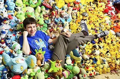 Lisa Courtney Koleksi 16 Ribu Pokemon di Kamarnya