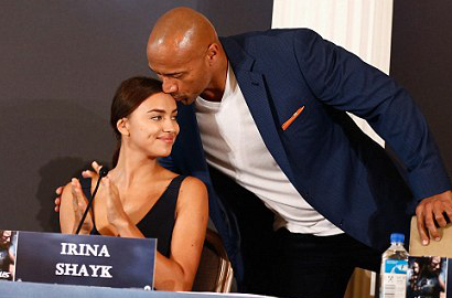 Dwayne Johnson Cium Kening Irina Shayk di Promo Film 'Hercules'