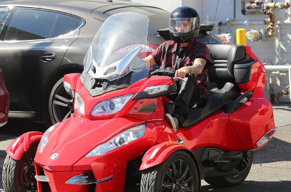 Justin Bieber Hampir Tabrak Wanita Lansia Pakai Can-Am Spyder