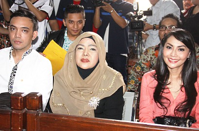 Sandy Tumiwa Sebut Tessa Kaunang Ibu yang Baik