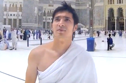 Abimana Aryasatya Temukan Tuhan di Trailer Perdana 'Haji Backpacker'