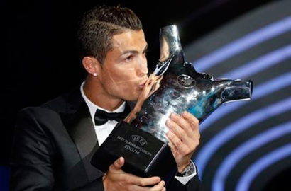 Raih Pemain Terbaik Eropa, Cristiano Ronaldo Sebut Messi Rival Abadi