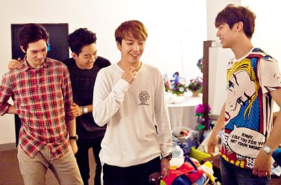CN Blue Rilis Buklet Foto Selfie '(CN Blue Daily View)'