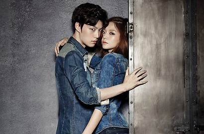 Ahn Jae Hyun Mesra dengan Esom di Pemotretan Jambangee