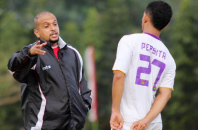 Pelatih Klub ISL Persita Dipecat Usai Curhat di Twitter