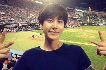 Kyuhyun SuJu Nonton Bisbol Saat Sibuk  Promo