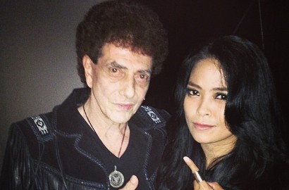 Tantri Kotak Bangga Bandnya Bisa Sepanggung dengan God Bless