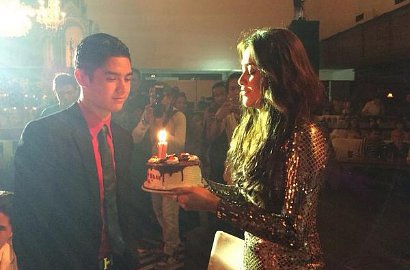 Al Ghazali Nangis Nyanyi 'Bunda' Bareng Maia Estianty di Konser Ultah