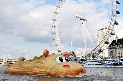 Ada Kuda Nil Raksasa Berenang di Sungai Thames