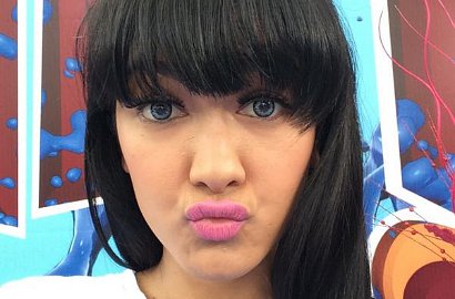 Julia Perez Pamer Foto 'Pegang' Bagian Intim Kewanitaan