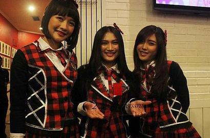 Rayakan Ulangtahun Kedua Teater,  JKT48 Pasang Plakat