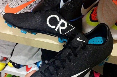 Sepatu Bola Bling-Bling Edisi Cristiano Ronaldo Siap Diluncurkan